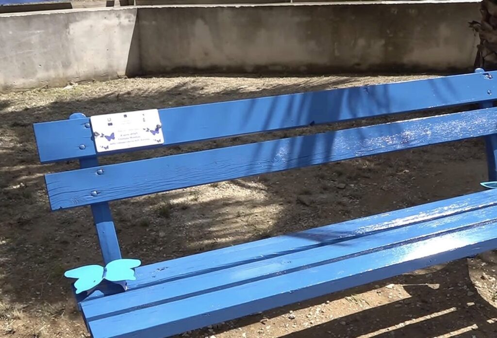 Una panchina blu per l’autismo