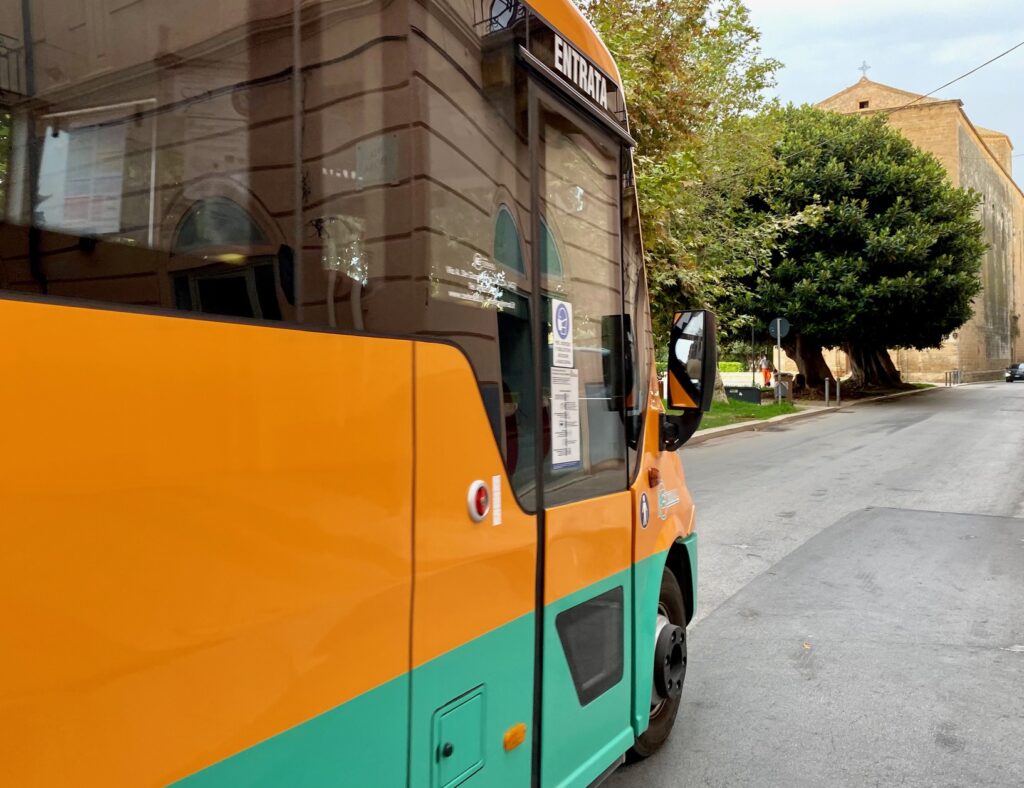 Trasporto scolastico urbano ed extraurbano alunni per l’anno scolastico 2025/2026 – AVVISO