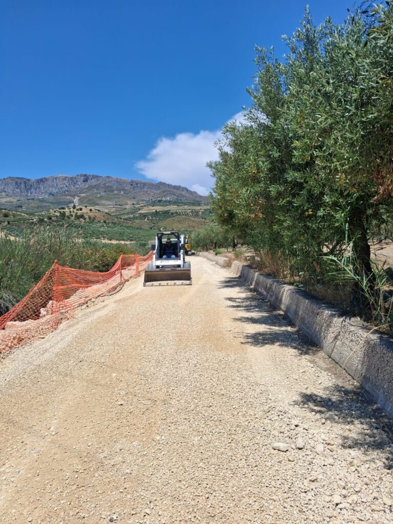 Viabilità rurale, si ripristina la strada di contrada Bonfiglio