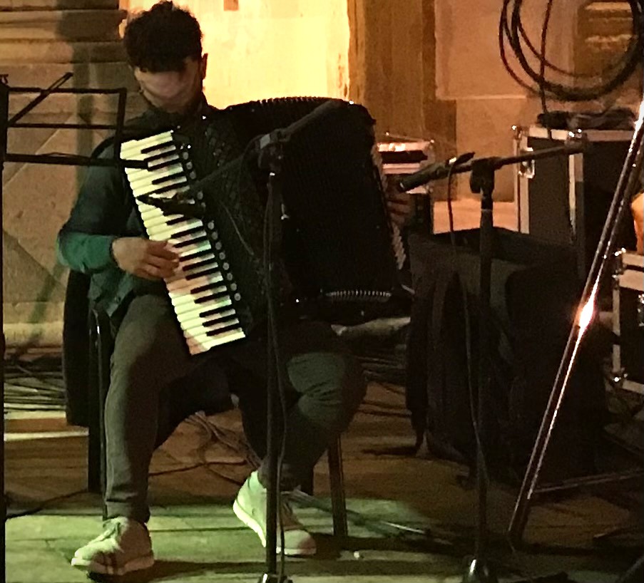 Settimana di Ferragosto, ordinanza per piccoli intrattenimenti musicali nei pubblici esercizi