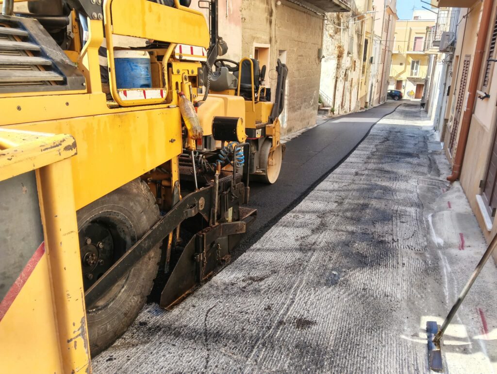 Manutenzione strade nel quartiere di San Michele